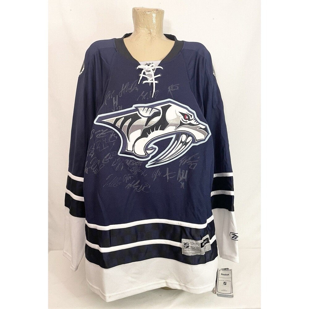 RARE NWT Nashville Predators Reebok Jersey XL X Large AUTOGRAPHED By TEAM 09/10